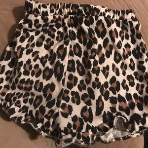 Children’s Place girls size 3T leopard print shorts with bow at waist and ruffle